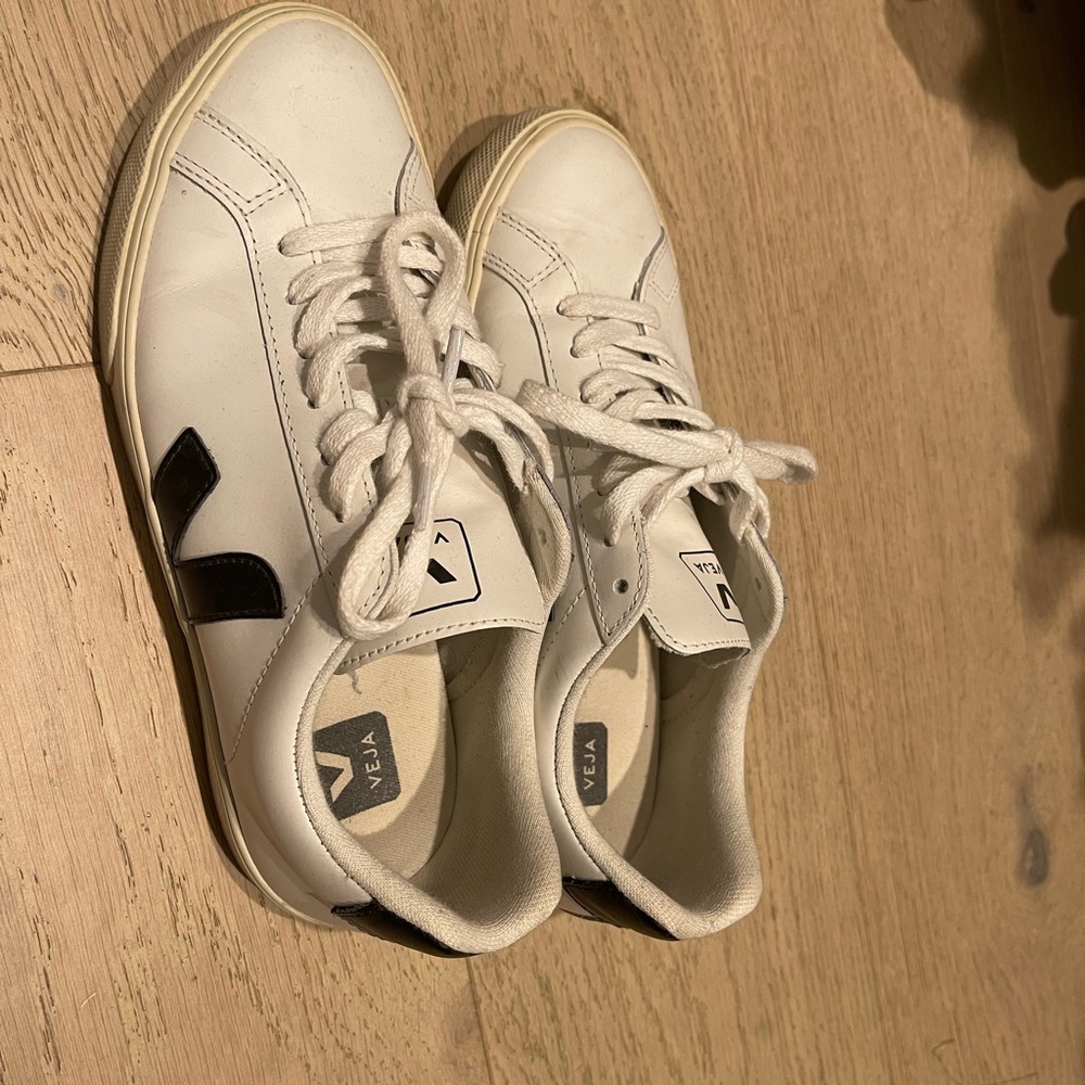 Veja Women’s Sneaker esplar